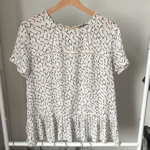 Black and white banana republic top - medium